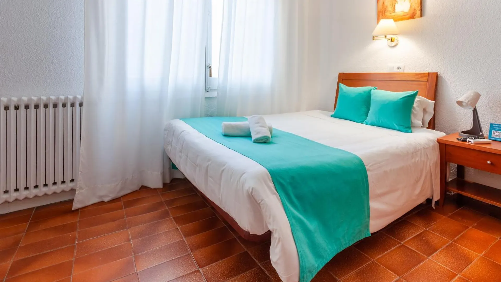 Checkin Torredembarra Hotel 3*,