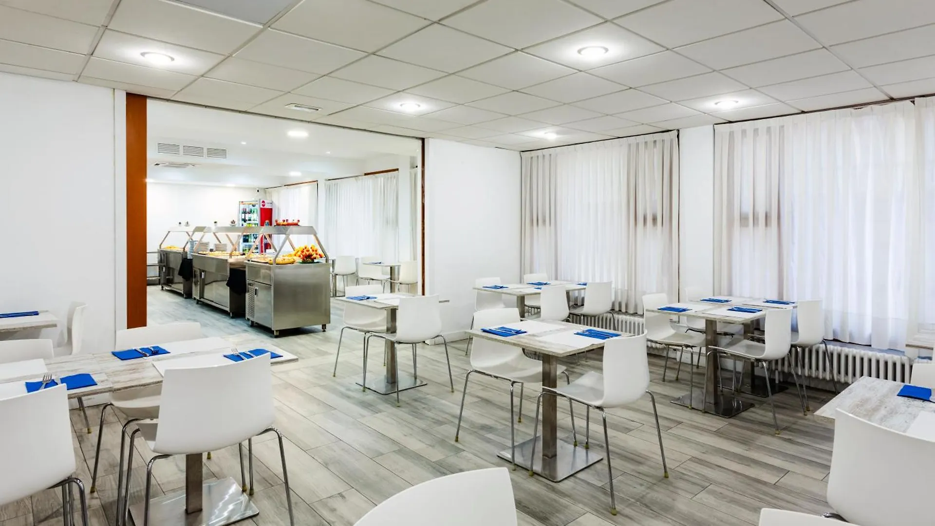 Checkin Torredembarra Hotel 3*,