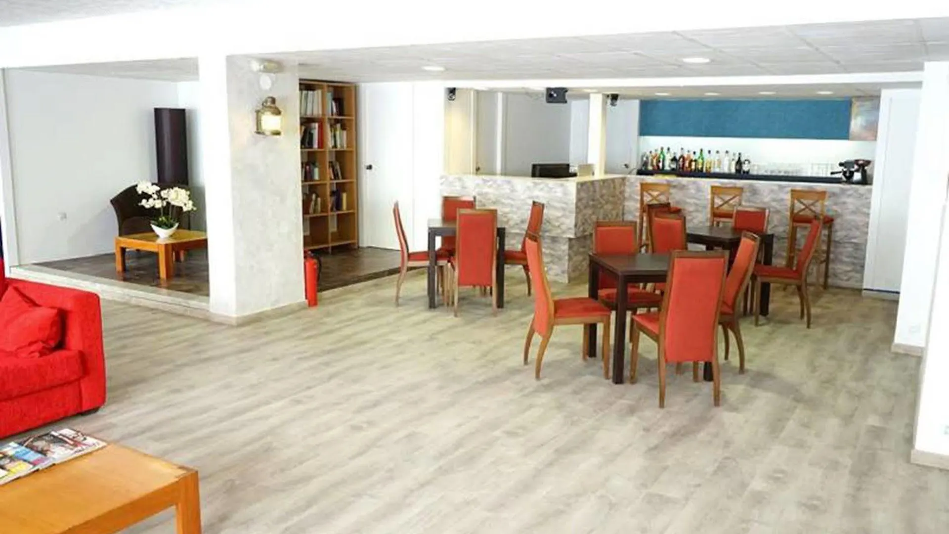 Checkin Torredembarra Hotel 3*,