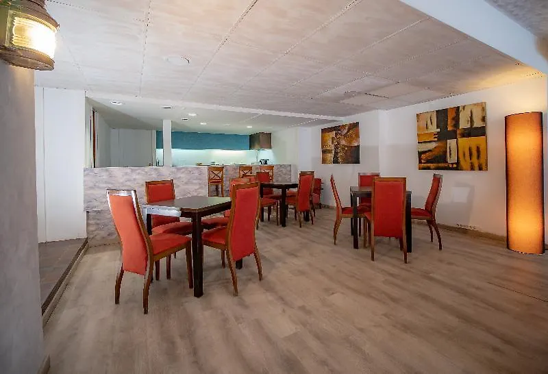 Checkin Torredembarra Hotel 3*,